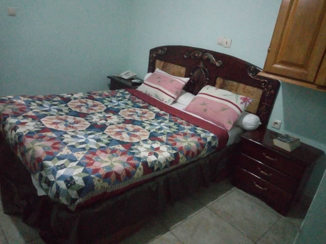 高档床上用品、羽绒被、办公桌、遮光窗帘