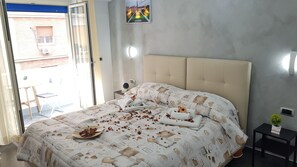 1 bedroom, premium bedding, memory-foam beds, minibar