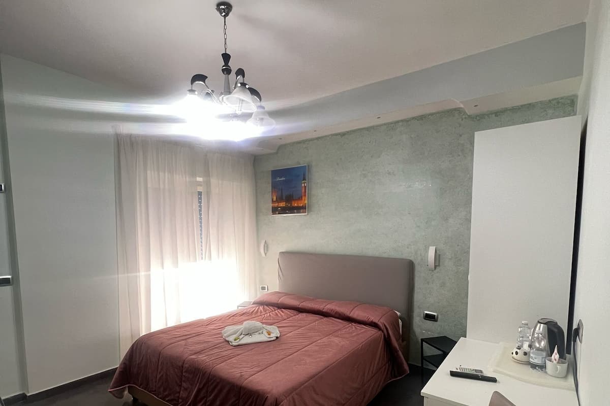 Family Townhome, 1 Queen Bed, Non Smoking | 1 bedroom, premium bedding, memory-foam beds, minibar