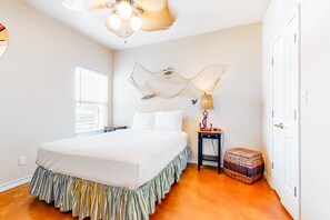 2 bedrooms, iron/ironing board, internet, bed sheets