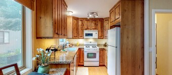 Centrally located condo with mountain views - on bike path