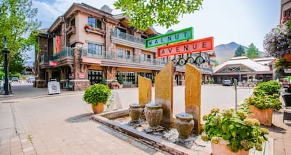 Centrally located condo with mountain views - on bike path