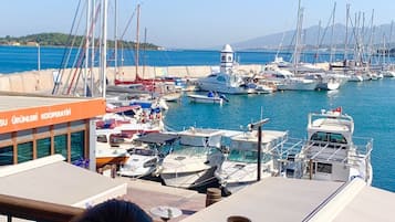 Suite, Sea View | 1 bedroom, iron/ironing board, free WiFi, bed sheets