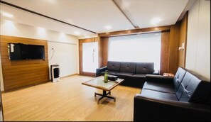 32-inch LED TV with cable channels, TV