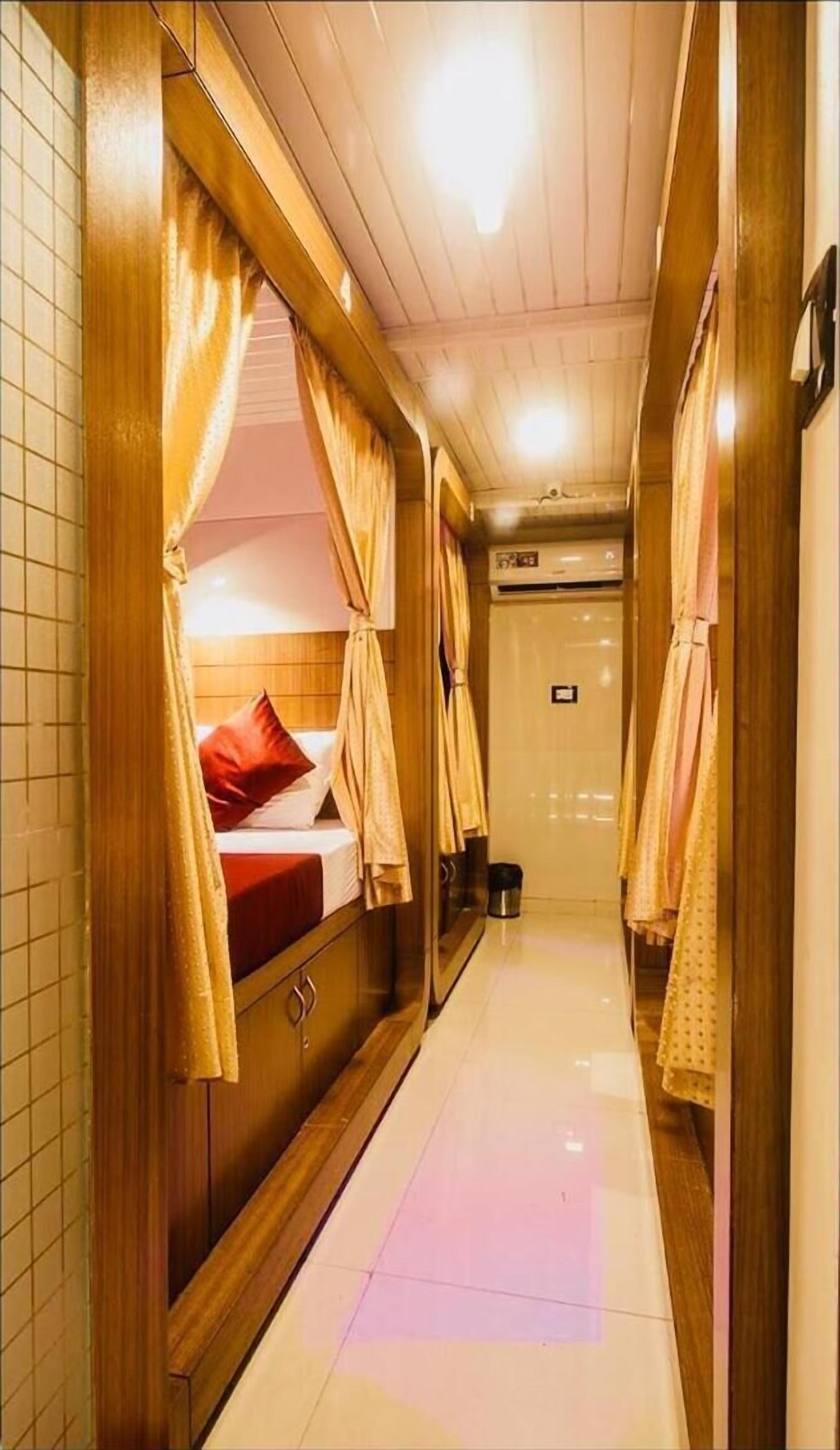 Photo - Qubestay Airport Capsule Hotel & Hostel