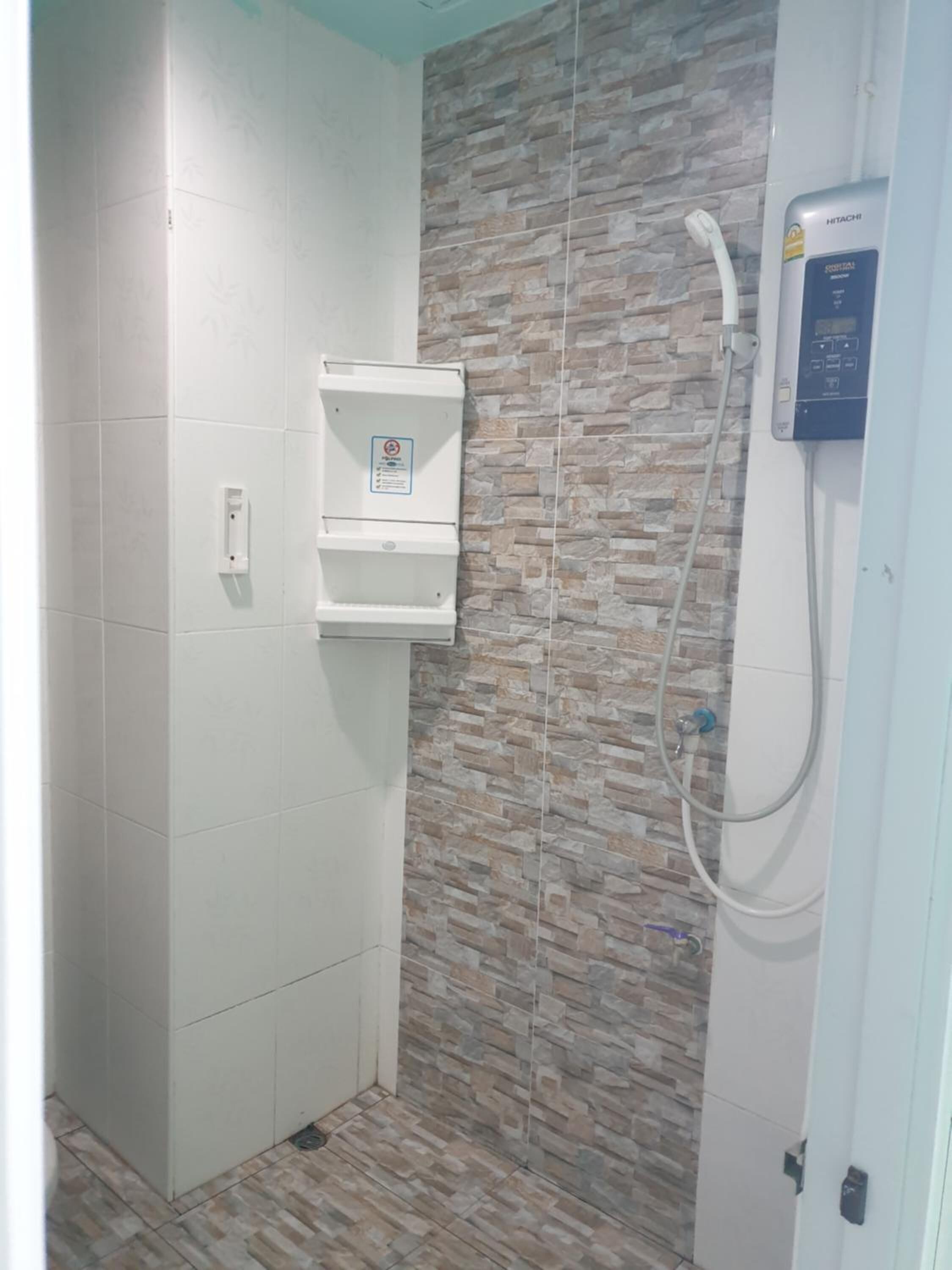 shower, free toiletries, towels