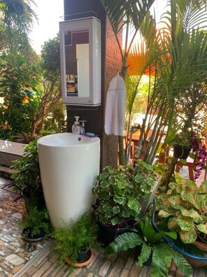 Property grounds - Lert Sri Hotel (Suphan Buri)