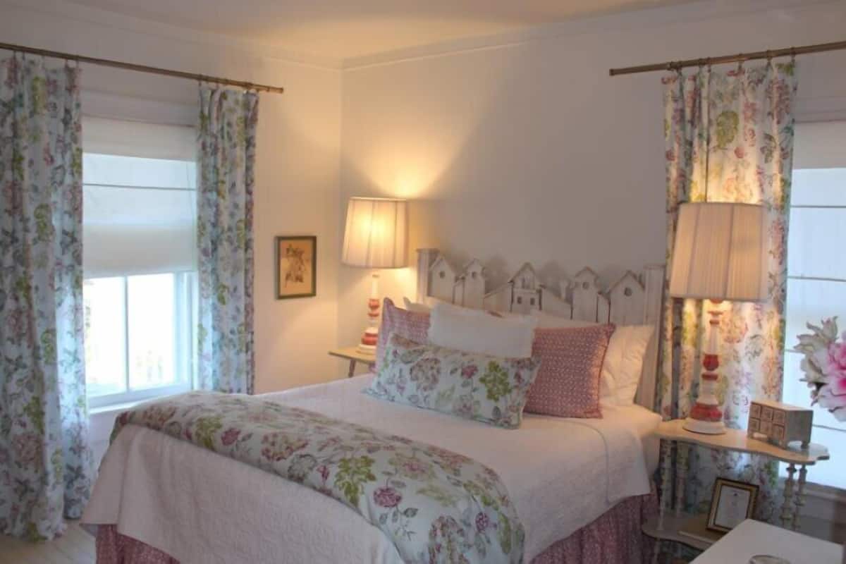 Standaard kamer, 1 queensize bed (2) | Luxe beddengoed, individueel gedecoreerd, een strijkplank/strijkijzer