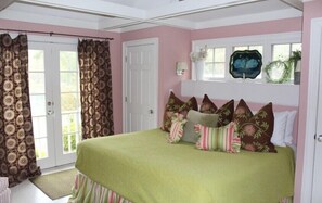 Chaumière, 1 très grand lit, patio (6) | Literie de qualité, décor unique, fer et planche à repasser