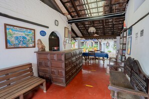 Lobby sitting area - Hotel Misión, Acapulco Centro (Acapulco)