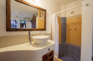Ducha, artículos de tocador gratuitos, toallas, jabón