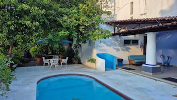 Hồ bơi ngoài trời