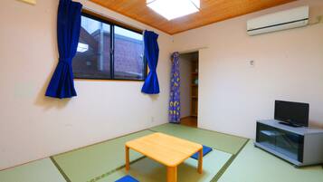 Japanese Style Room | Free WiFi