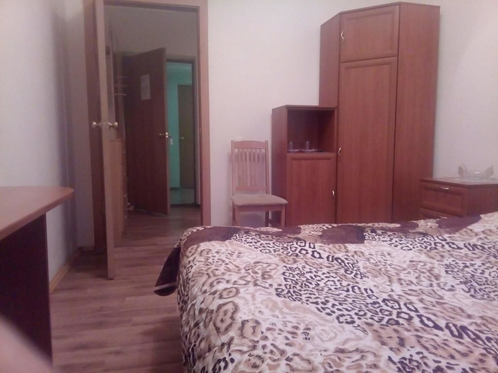 Standard Double Room, Private Bathroom | Dilengkapkan perabot secara berasingan, meja, langsir/tirai gelap terus 