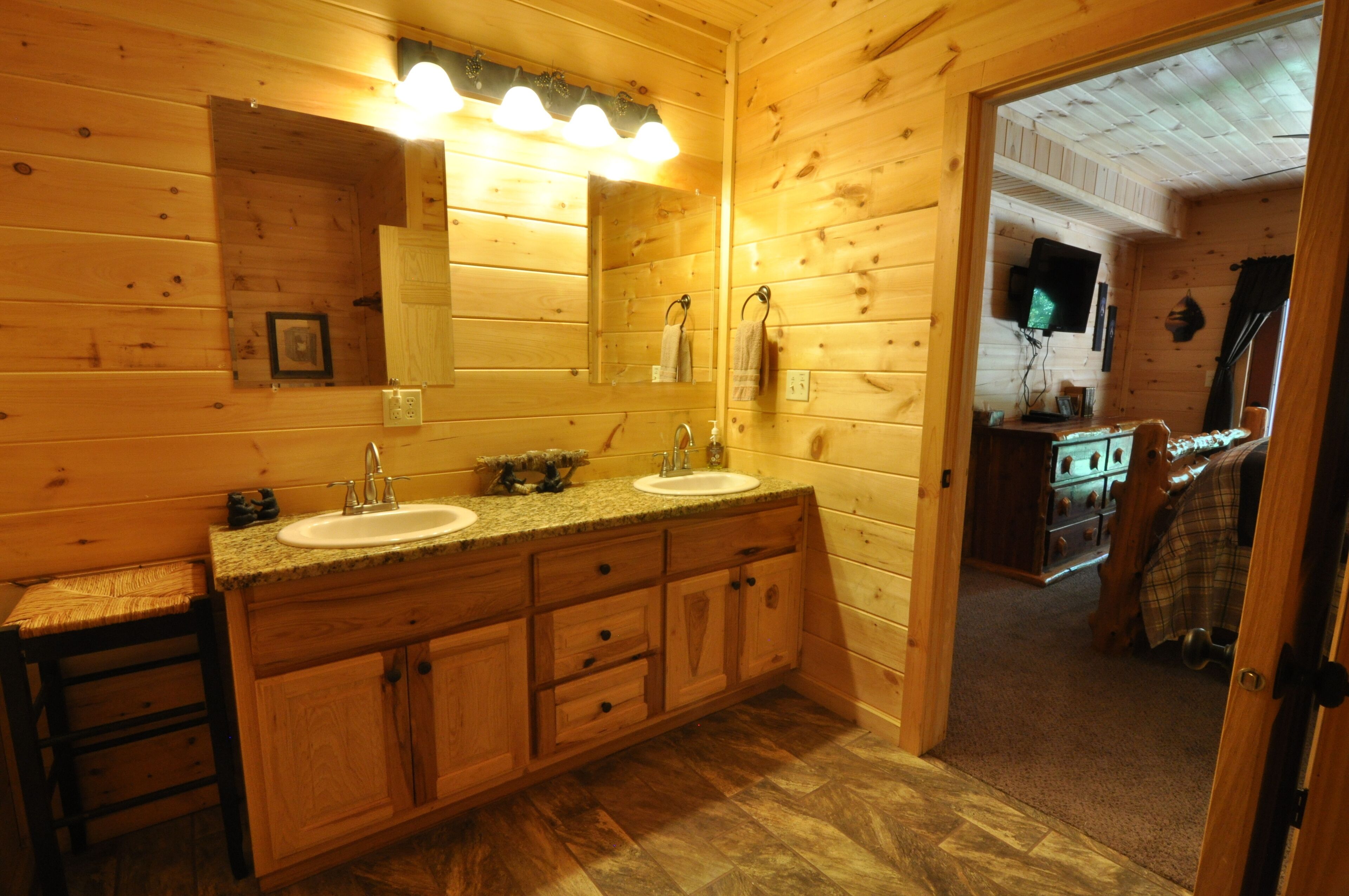 5 soverom, skrivebord, strykejern/-brett og wi-fi (inkludert)