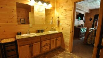 5 soverom, skrivebord, strykejern/-brett og wi-fi (inkludert)