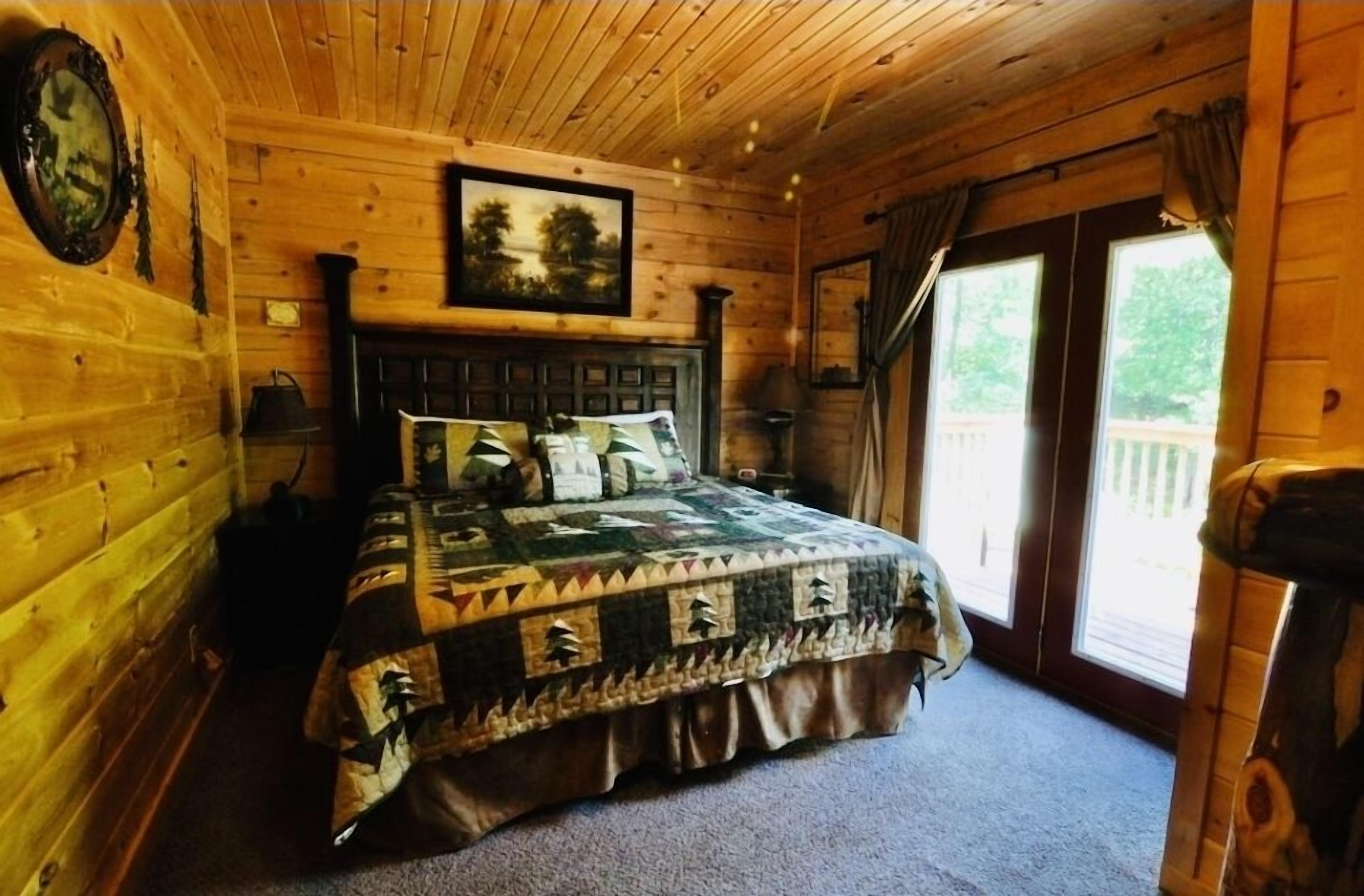 5 bedrooms, desk, iron/ironing board, free WiFi