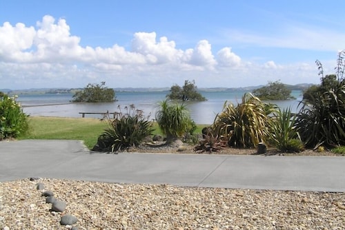 Ripples-n-Tide Waterside Studio