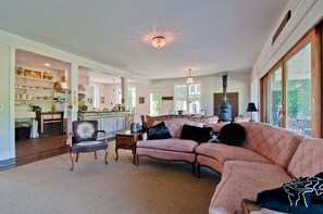 Smart TV, fireplace, DVD player, books