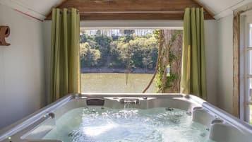 室内 SPA 浴缸