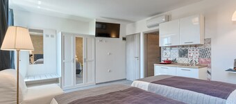 Deluxe studio in the historical site, WiFi, sea view terrace