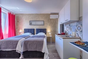 Iron/ironing board, free WiFi, bed sheets