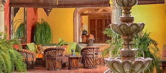 Beautiful, Spanish, Air-Conditioned Hacienda with Enchanting Courtyard and Pool