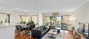 Spacious & Serene! 3Bed/2Bath/2+Cars ~ House