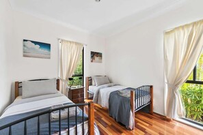 3 slaapkamers, een strijkplank/strijkijzer, wifi, beddengoed