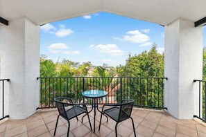 Property grounds - Spacious & Serene! 3Bed/2Bath/2+Cars ~ House (Mount Ommaney)