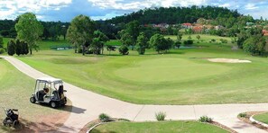 Golf - Spacious & Serene! 3Bed/2Bath/2+Cars ~ House (Mount Ommaney)