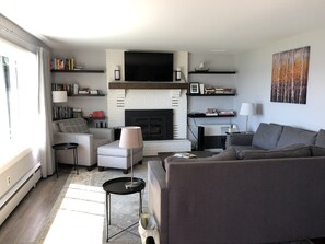 Smart TV, fireplace, Netflix, books - Fantastic Lake Champlain Views (Peru)
