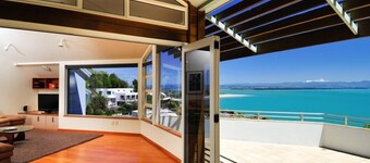 BeachViews - Architectural with Incredible views over the Beach & Tasman Bay!
