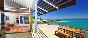 BeachViews - Architectural with Incredible views over the Beach & Tasman Bay!