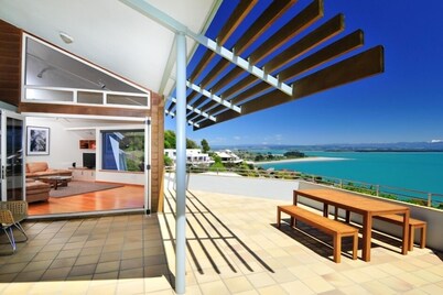 BeachViews - Architectural with Incredible views over the Beach & Tasman Bay!