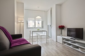 Una Smart TV, un reproductor de DVD