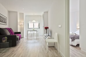 2 chambres, fer et planche à repasser, Wi-Fi gratuit, draps fournis