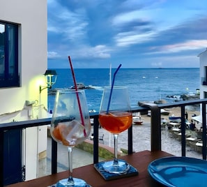 Outdoor dining - Calella-Port Bo · Sun, Sea & Unique Character (Calella de Palafrugell)