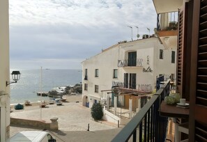 Property grounds - Calella-Port Bo · Sun, Sea & Unique Character (Calella de Palafrugell)