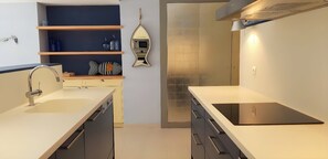 Fridge, microwave, oven, stovetop - Calella-Port Bo · Sun, Sea & Unique Character (Calella de Palafrugell)