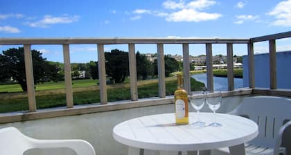 Waterside Cottage Wadebridge River views Camel Trail Cycling Free Wi-Fi Cornwall