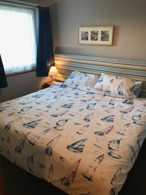 3 chambres, fer et planche à repasser, Wi-Fi gratuit, draps fournis