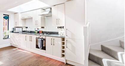 Pass the Keys | Modern, Chic 3BR Townhouse in Central Oxford