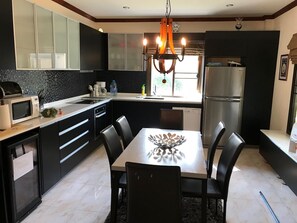 Fridge, microwave, oven, stovetop - Luxury villa with private pool, SPA, 3 bedrooms, 3 bathrooms, 2 terraces (Soi Borfai, T.Hua-Hin, A-Hua-Hin)