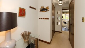 Family Cottage | Hallway - Sealsbank (Perth)