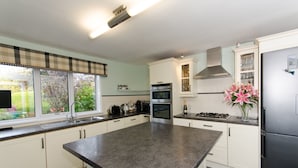 Family Cottage | Private kitchen - Sealsbank (Perth)