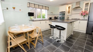 Family Cottage | Private kitchen - Sealsbank (Perth)