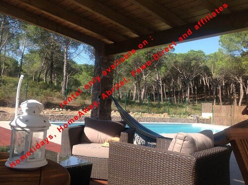 Superb Villa 8-10 persons with private pool, near beach