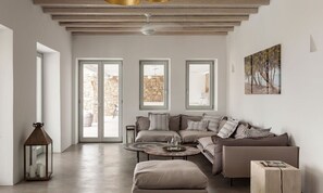 Smart TV, reproductor de DVD, libros y biblioteca musical 