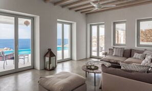 Smart TV, reproductor de DVD, libros y biblioteca musical 